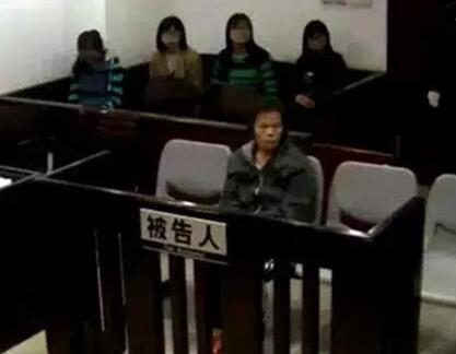 恐怖保姆毒殺老人