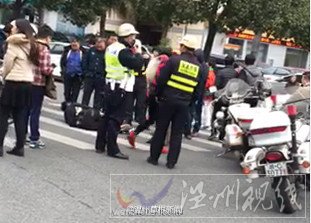 溫州市區工會大廈前一男子被砍傷