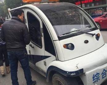 學(xué)生遭執(zhí)法車撞死