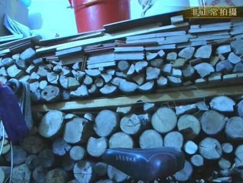 北方大媽受不了濕冷在南方小區(qū)建土炕取暖(圖)