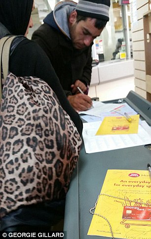 夫妻坐飛機去乞討