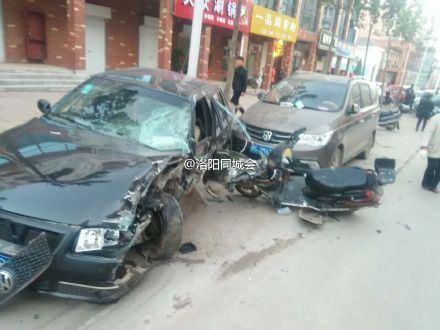 拉磚車失控撞路人