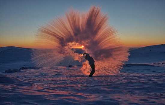 零下35度拋灑熱水
