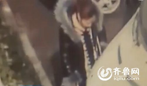 青島女子街邊產子后遺棄