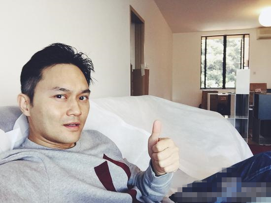 張智霖慶祝搬家