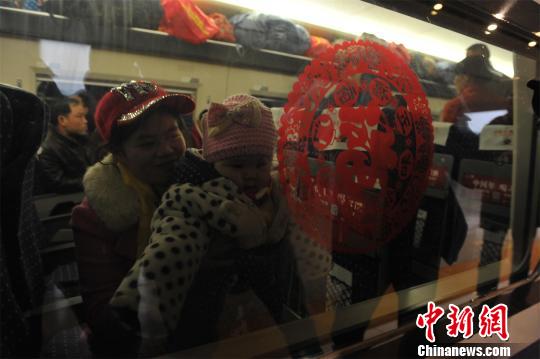 農民工乘坐免費專列回家