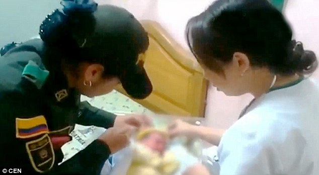 女警森林發(fā)現(xiàn)棄嬰