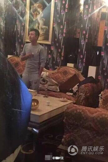 文章和女同學(xué)聚會