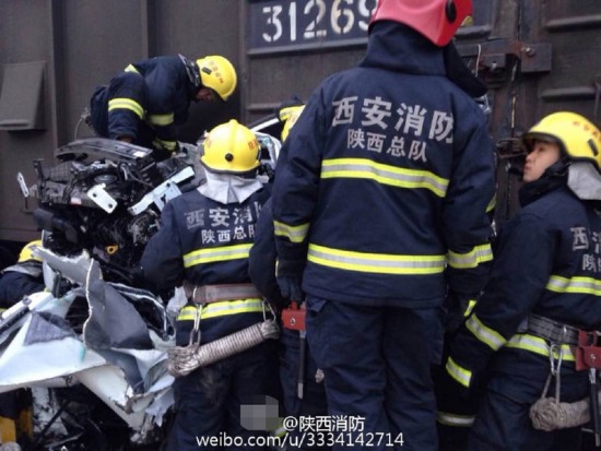 西安轎車火車相撞
