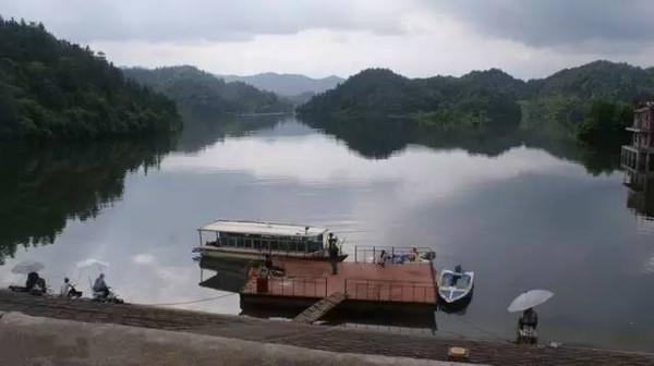 富豪讓兒子去農村體驗貧窮