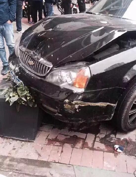 誤踩油門致車失控