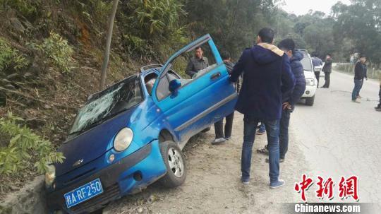 毒販夫妻沖撞警方