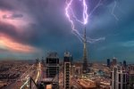 冒死拍攝閃電擊迪拜塔畫面