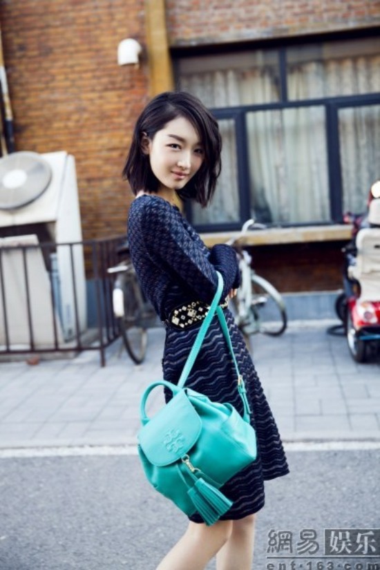 周冬雨時尚街拍