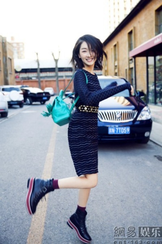 周冬雨時尚街拍