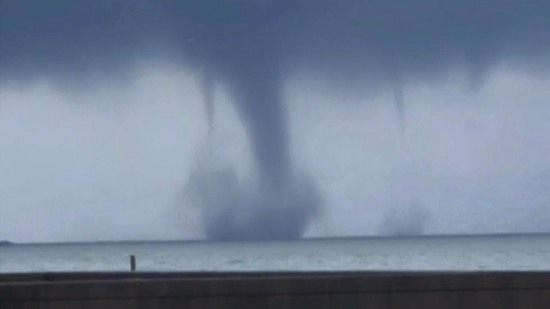 美國(guó)遭遇龍卷風(fēng)襲擊