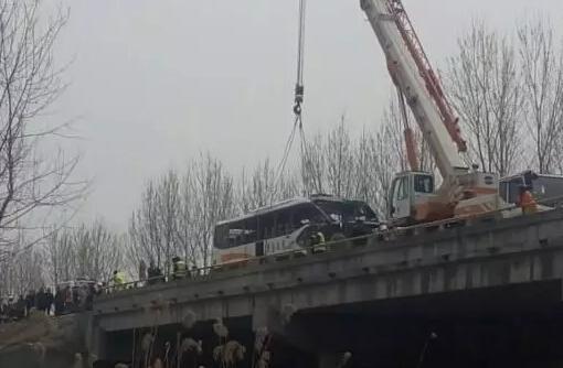 乘客搶奪方向盤致6死