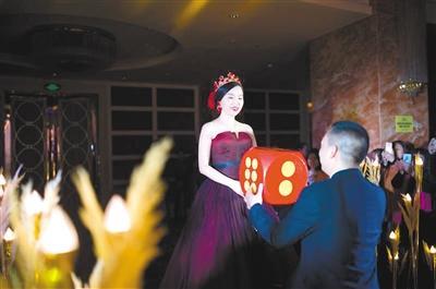 女子愛搓麻將 新郎辦“麻將婚禮”現場切磋(圖)