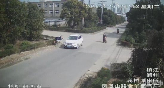 習武小伙被撞無礙