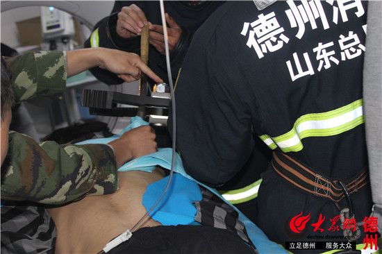 學(xué)生被標(biāo)槍扎中