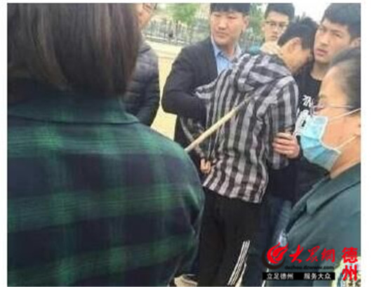 學(xué)生被標(biāo)槍扎中