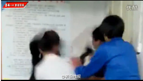 中學學生群毆老師