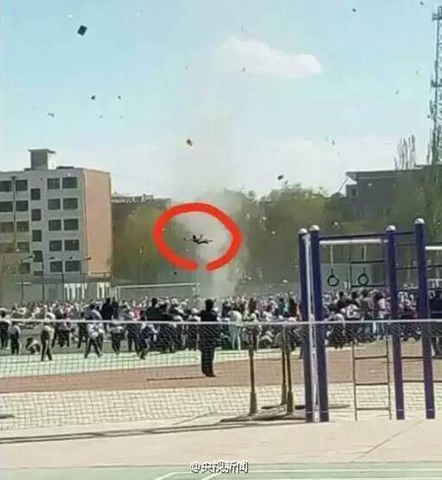 專家:甘肅小學(xué)生被塵卷風(fēng)刮起 不是龍卷風(fēng)