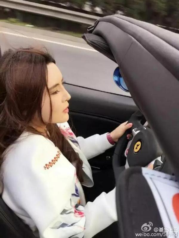 美女炫富引發血案