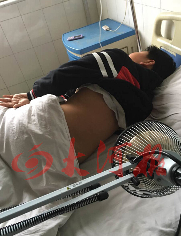 男童撞校長(zhǎng)遭暴打