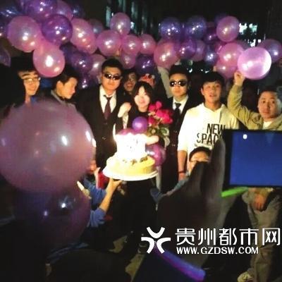 全班唯一女生過(guò)生日