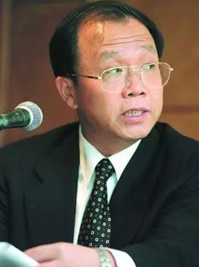 國門巨貪李培英