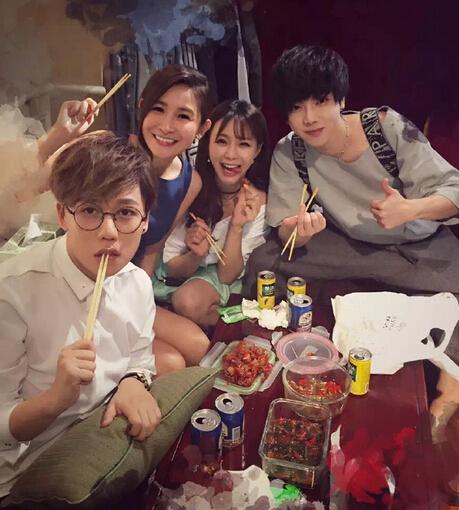 沈夢辰豪邁吃龍蝦