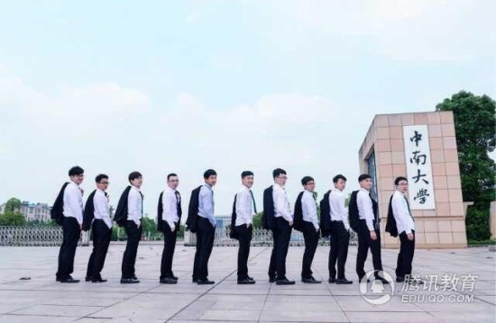 最陽剛畢業(yè)照走紅