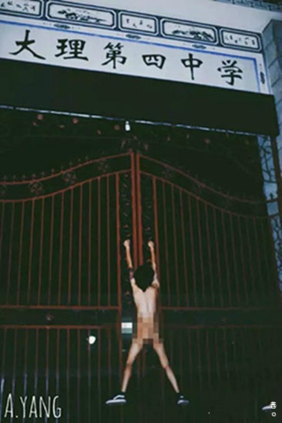 情侶街頭拍出位照