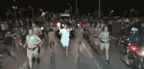 里約奧運(yùn)火炬遭襲