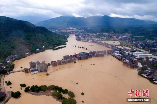 石獅臺(tái)風(fēng)尼伯特