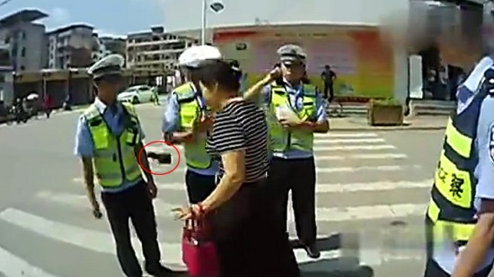 計生辦女司機暴力抗法