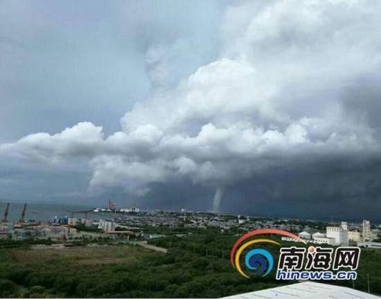 海南現(xiàn)龍吸水奇觀