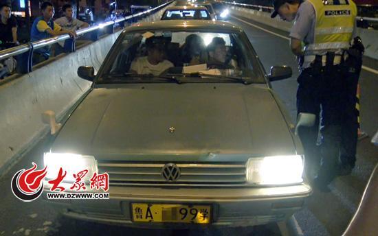 偷開教練車去喝酒