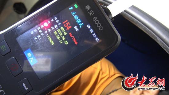 偷開教練車去喝酒