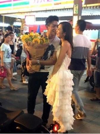 美女拿房產證求婚