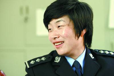 女警察轉(zhuǎn)崗成豬倌