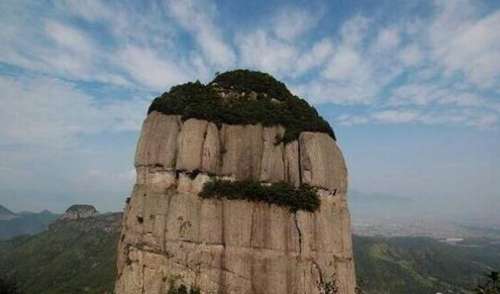 癡情女景區畫頭像示愛 垂掛峭壁畫了兩個月