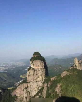 癡情女景區畫頭像示愛 垂掛峭壁畫了兩個月