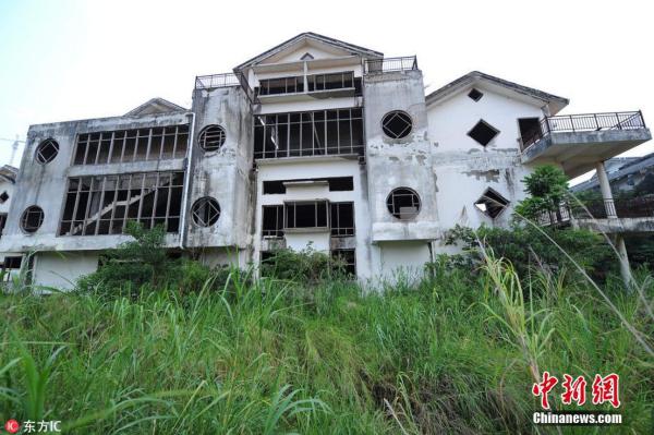 別墅群荒廢似鬼城