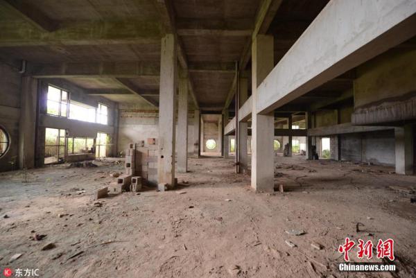 別墅群荒廢似鬼城