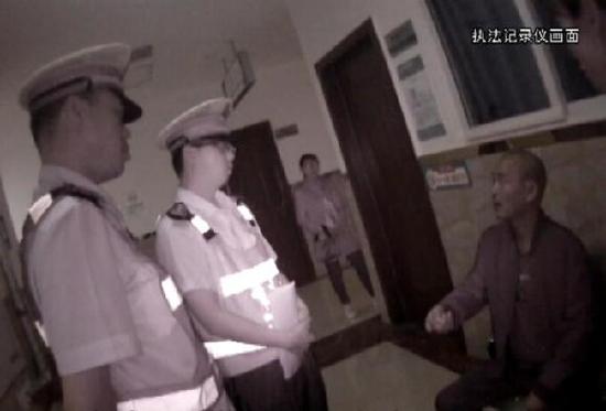 大爺麻將砸傷牌友