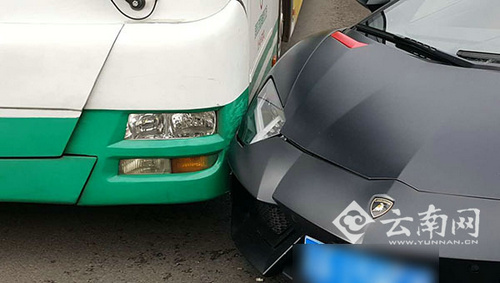 公交吻上蘭博基尼