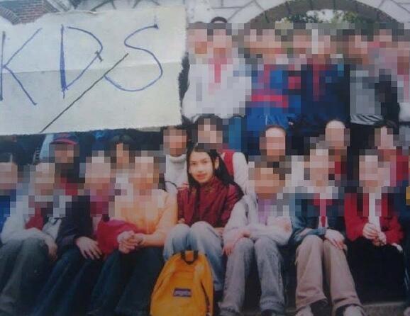 Baby小學舊照曝光