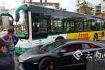 公交吻上蘭博基尼 結(jié)果是蘭博基尼車主負(fù)全責(zé)還被扣